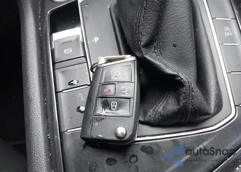 2018 Volkswagen Tiguan 2.0T Se/2.0T Sel from USA, damaged, VIN 3VV3B7AX1JM184912